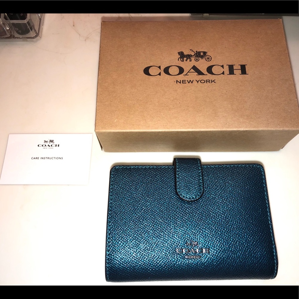 NEW coach turquoise medium corner zip wallet